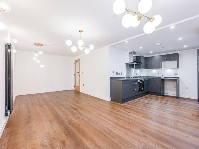 Flat for sale in Greenwich Town Centre, Greater London