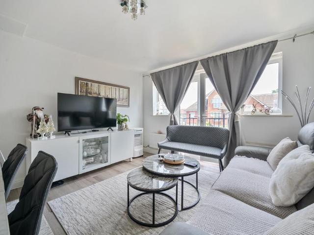 Flat for sale in Brunswick Park, Greater London
