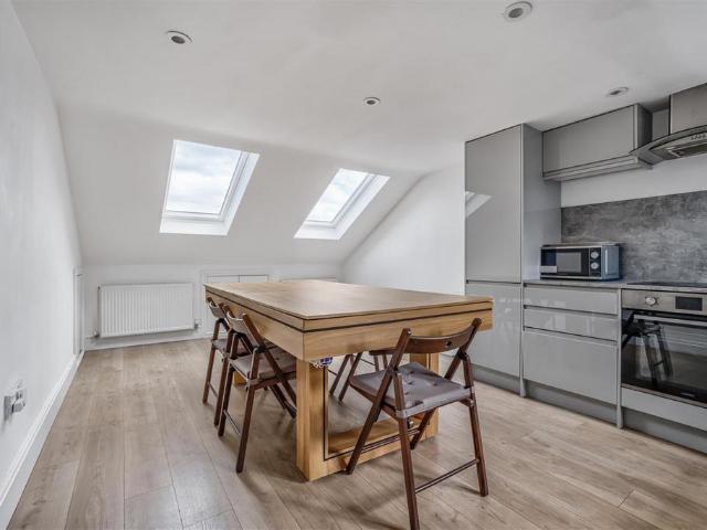 Flat for sale in London Borough of Ealing, Greater London