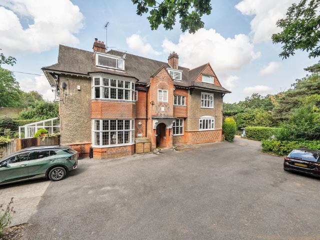 Flat for sale in Wrecclesham, Fole