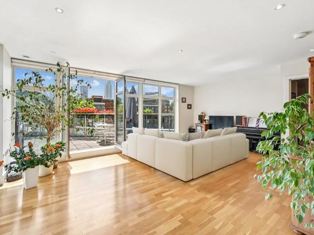 Flat for sale in Pimlico, Greater London