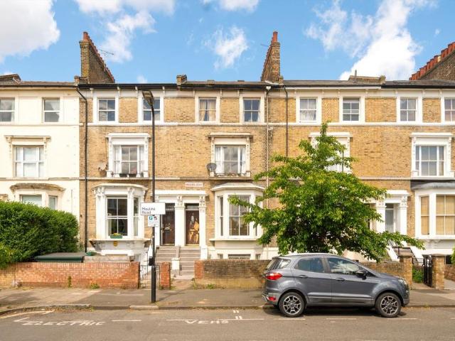 Flat for sale in South Hackney, Greater London