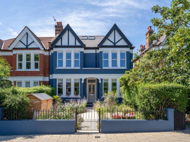 Flat for sale in Streatham Hill, Greater London