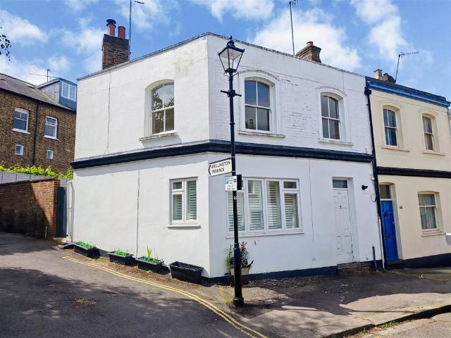 Flat for sale in Harrow On The Hill, Greater London