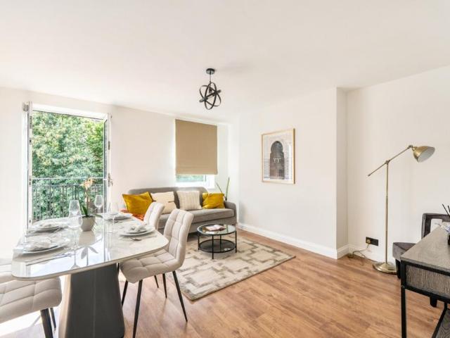Flat for sale in London Borough of Merton, Mitcham
