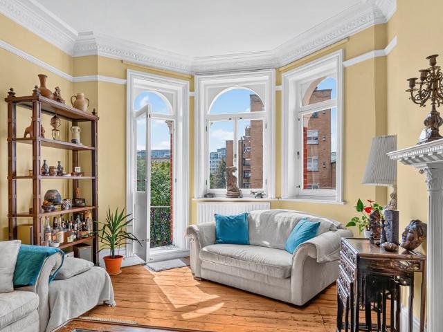 Flat for sale in Paddington, Greater London