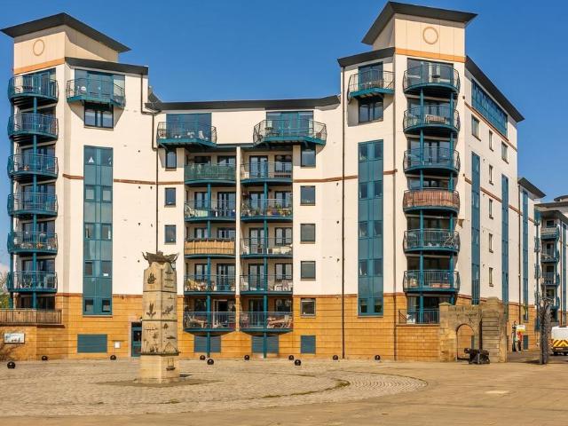 Flat for sale in North Leith, Leith