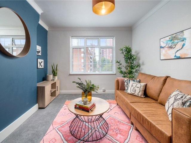 Flat for sale in Vauxhall, Greater London