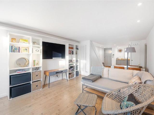 Flat for sale in Battersea, Greater London