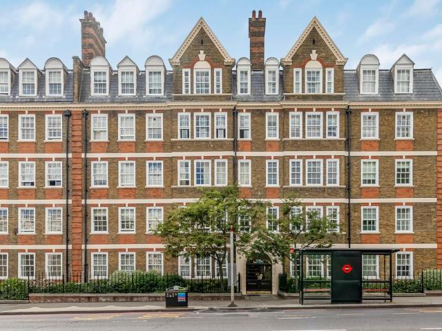 Flat for sale in St. John's Wood, Greater London