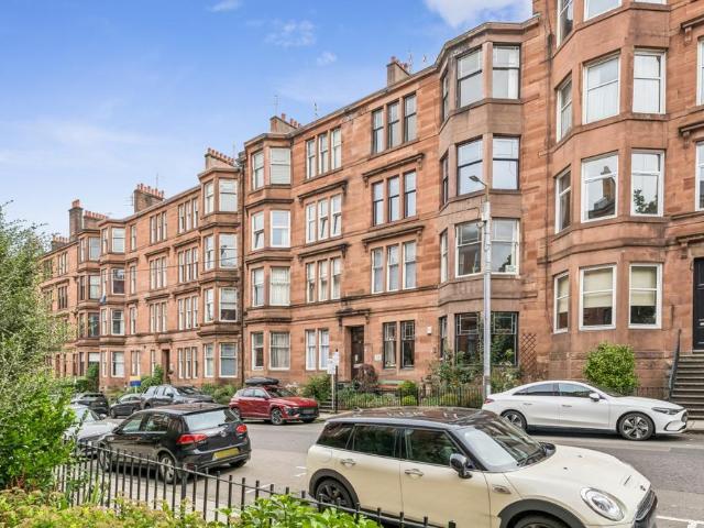 Flat for sale in Hillhead, Scotland