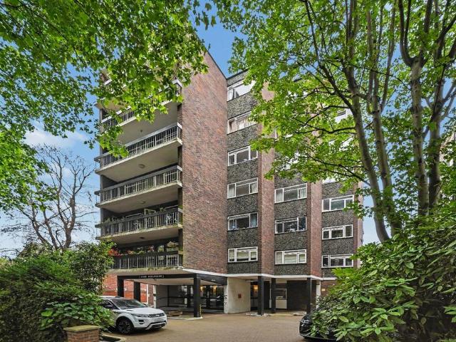Flat for sale in Belsize Park, Greater London