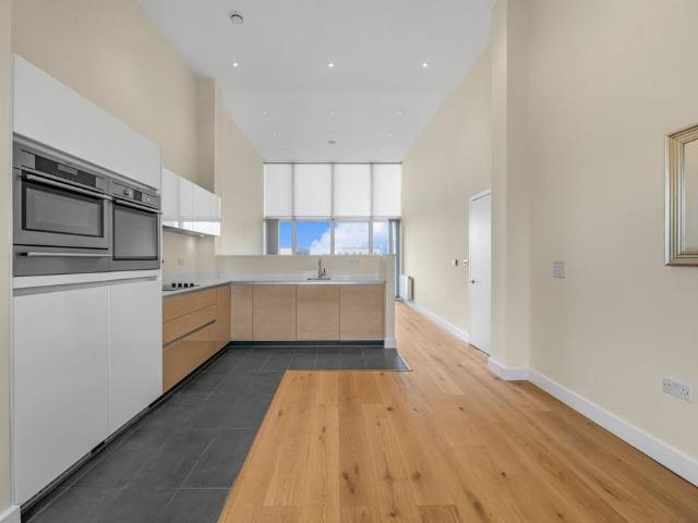 Flat for sale in East Greenwich, Greater London