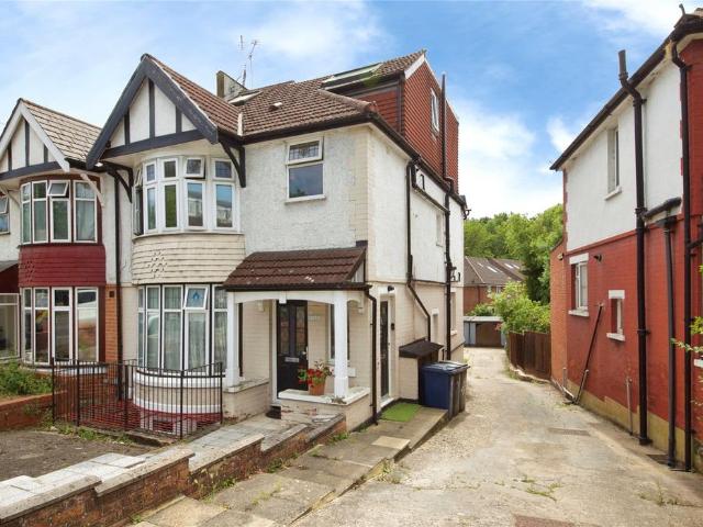 Flat for sale in Friern Barnet, Greater London