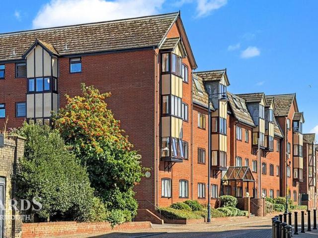 Flat for sale in Cobholm Island, Stokesby