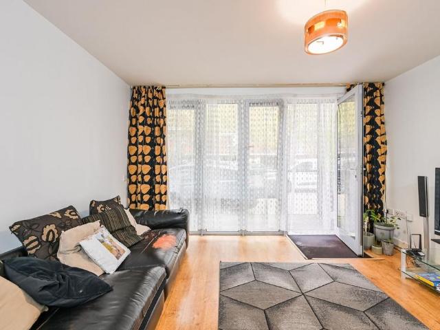 Flat for sale in Forest Gate, Greater London