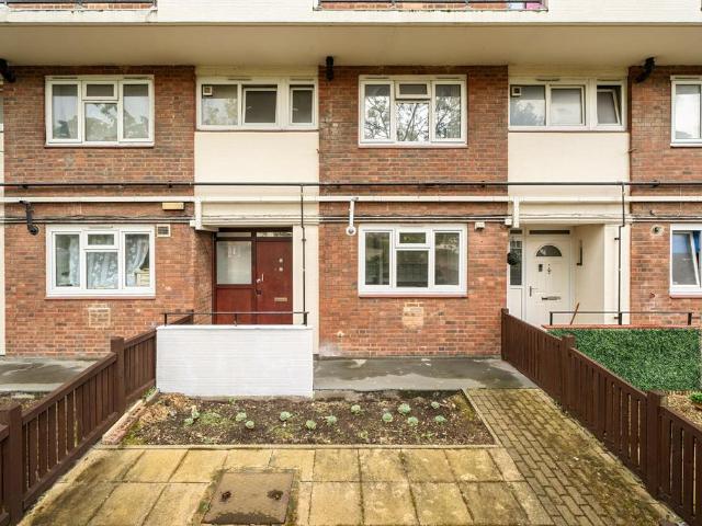 Flat for sale in London Borough of Lewisham, New Cross