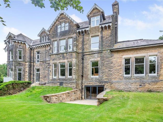 Flat for sale in Weetwood, West Yorkshire