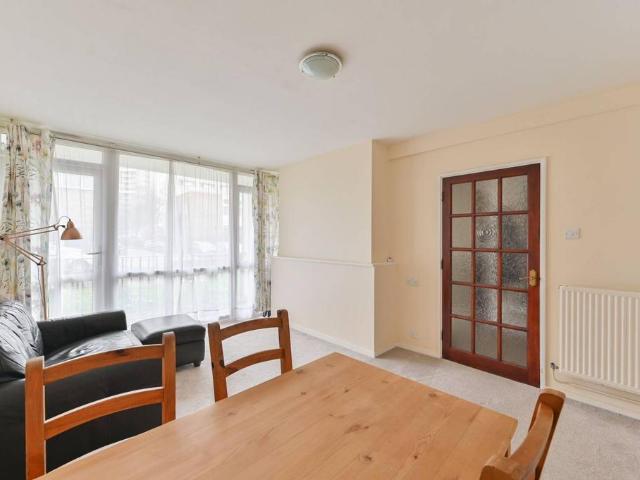 Flat for sale in Elephant and Castle, Greater London
