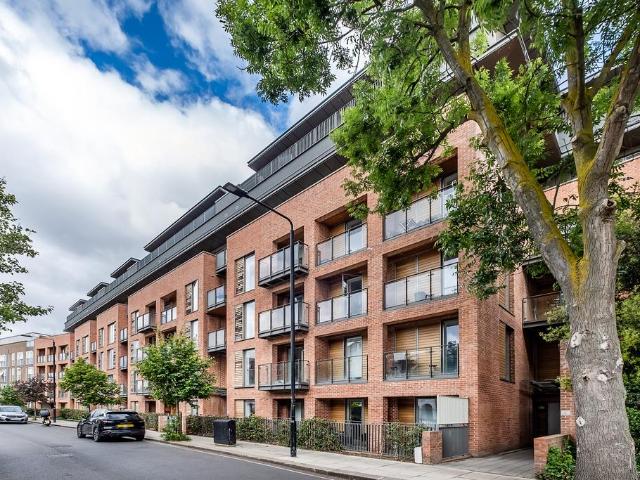 Flat for sale in West Hampstead, Greater London