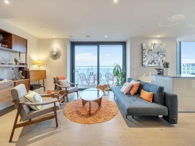 Flat for sale in Elephant and Castle, Greater London