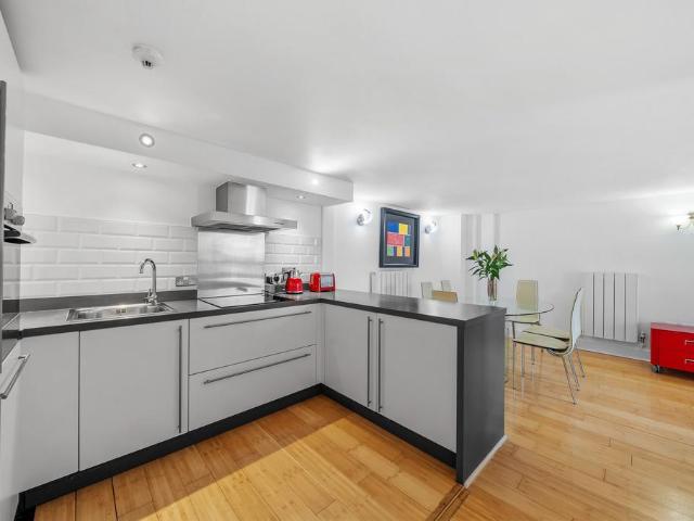 Flat for sale in Plumstead, Greater London