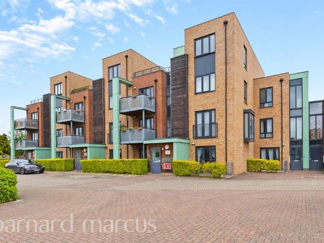 Flat for sale in London Borough of Merton, Mitcham