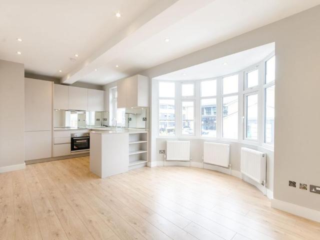 Flat for sale in Harlesden, Greater London