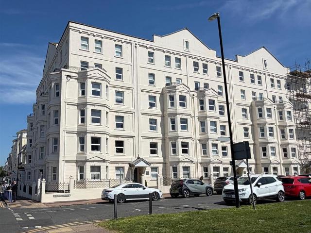 Flat for sale in Eastbourne, East Sussex