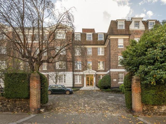 Flat for sale in Putney, Greater London