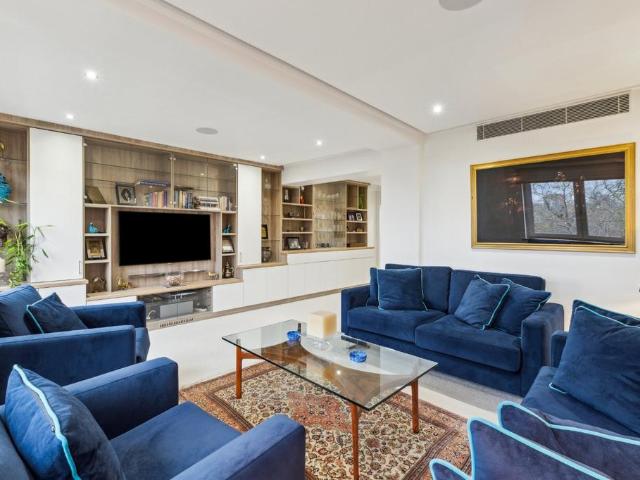 Flat for sale in Mayfair, Greater London