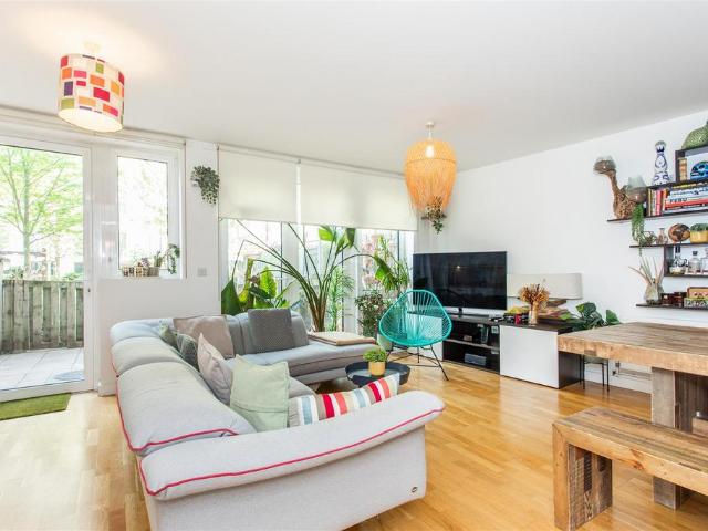 Flat for sale in Ocean Estate, Stepney