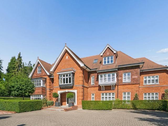 Flat for sale in Penn, Knotty Green