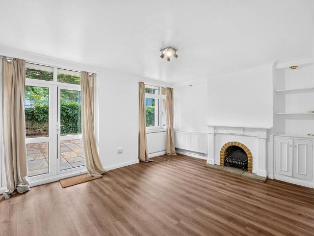 Flat for sale in Southfields, Greater London