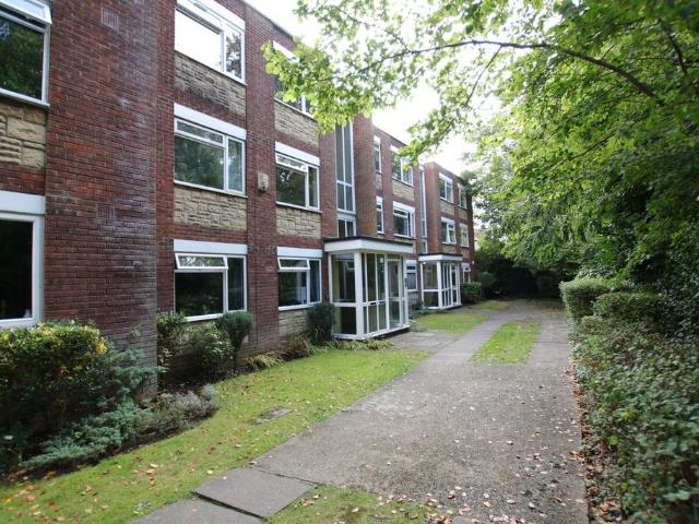Flat for sale in Woodcote Green, Greater London