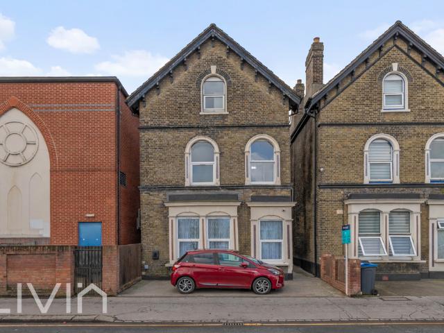 Flat for sale in London Borough of Croydon, Greater London