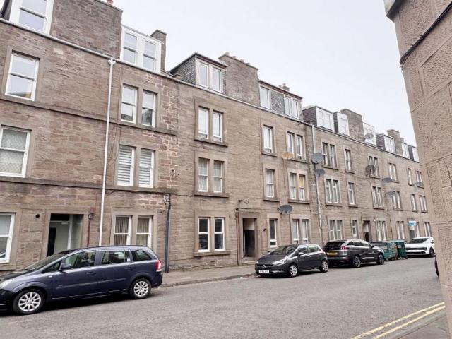 Flat for sale in Coldside, Scotland
