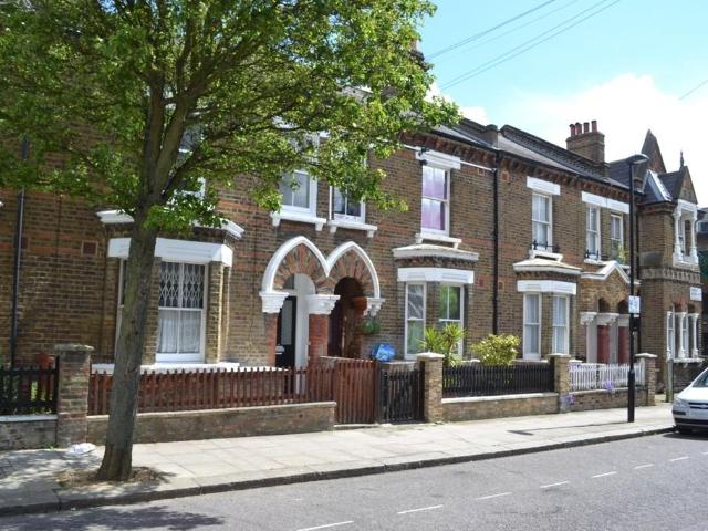 Flat for sale in Kensal Town, Greater London