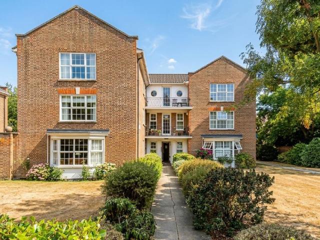Flat for sale in Henley-on-Thames, Berrick Salome