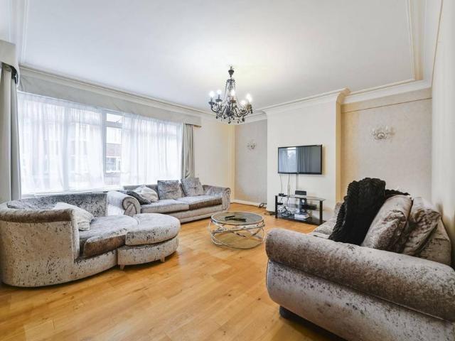 Flat for sale in St. John's Wood, Greater London