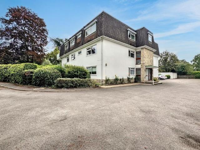 Flat for sale in Tricketts Cross, Ferndown