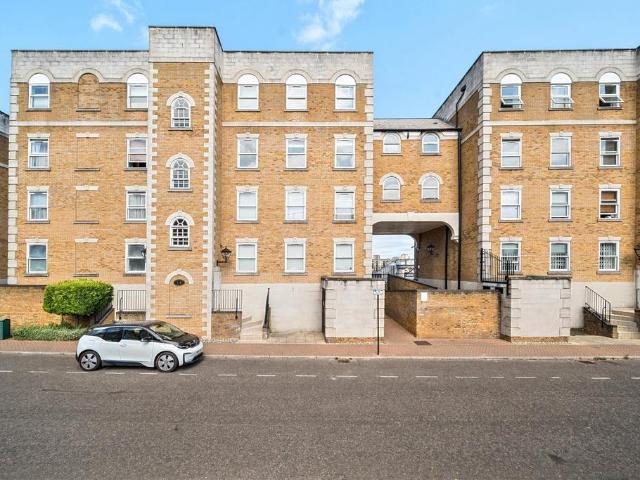 Flat for sale in Rotherhithe, Greater London
