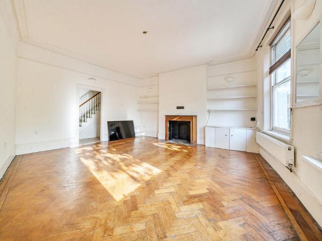 Flat for sale in Brook Green, Greater London