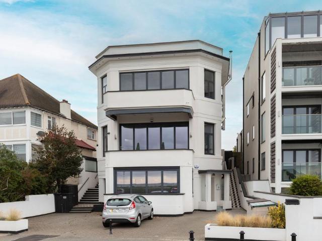 Flat for sale in Alton Barnes, Essex