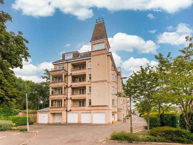 Flat for sale in Morningside, Scotland