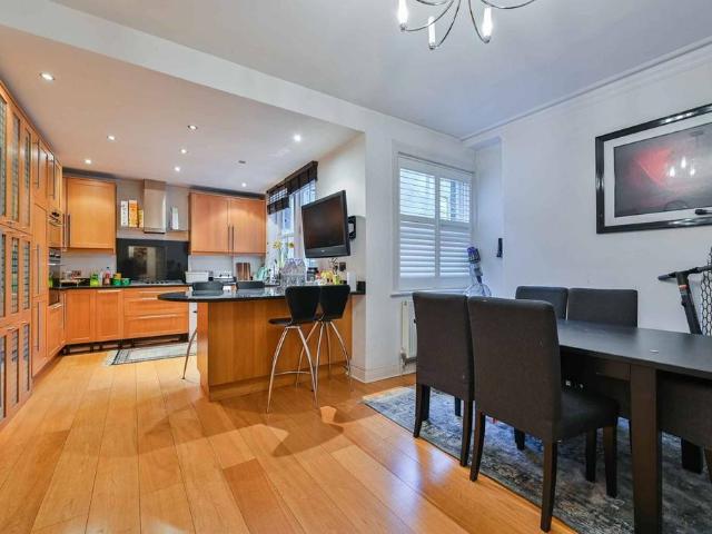 Flat for sale in Marylebone, Greater London