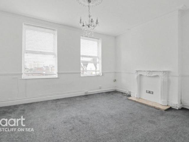 Flat for sale in Alton Barnes, Essex