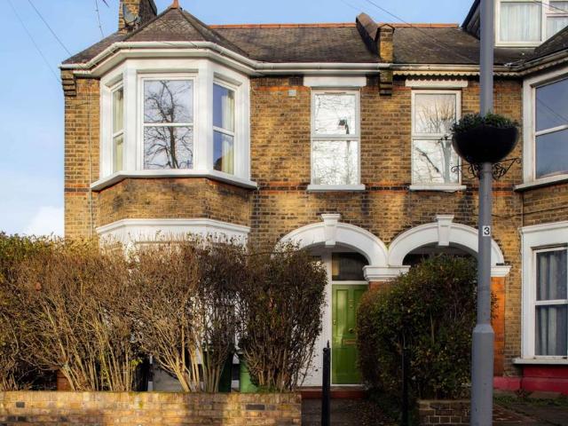 Flat for sale in Leyton, Greater London