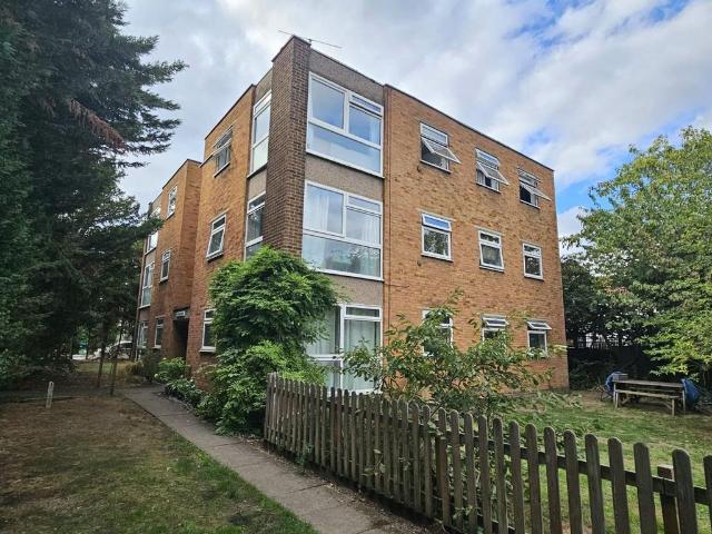 Flat for sale in London Borough of Richmond upon Thames, Greater London