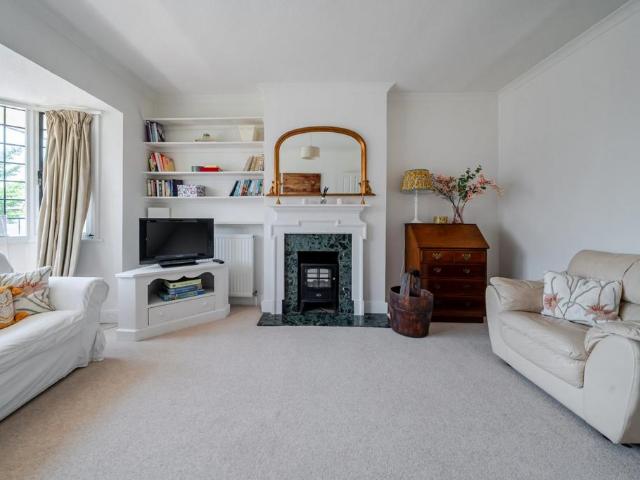 Flat for sale in London Borough of Ealing, Greater London
